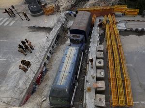 Barikade Ini Hadang Konvoi Petani India Menuju New Delhi Barikade Ini Hadang Konvoi Petani India Menuju New Delhi