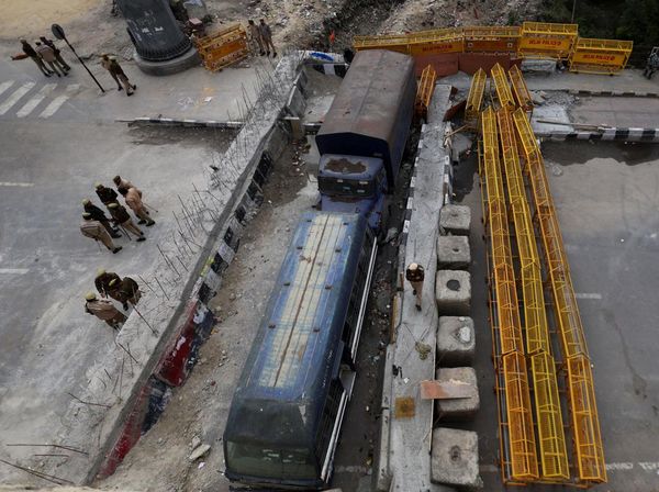 Barikade Ini Hadang Konvoi Petani India Menuju New Delhi