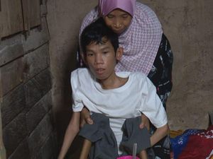 Tegarnya 3 Anak Buruh Cuci, Derita Penyakit Langka hingga Lemah Tak Berdaya