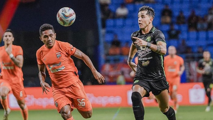 Borneo FC menghadapi Persebaya Surabaya dalam laga pekan ke-28 Liga 1 2023-24 di Stadion Batakan, Balikpapan, Kamis (7/3/2024).