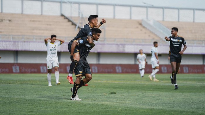 Dewa United mengalahkan Persikabo 2-1 dalam Liga 1 2023-24 di Stadion Indomilk Arena, Tangerang, Kamis (7/3/2024).