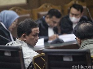 Hakim Cecar Achsanul soal Upaya Eks Dirut Bakti Hilangkan Temuan BPK