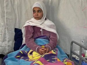 Kisah Bocah Gaza Diselamatkan Usai Berhari-hari Tertimbun Reruntuhan