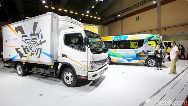 Intip Suasana Pameran Kendaraan Komersial di GIICOMVEC 2024