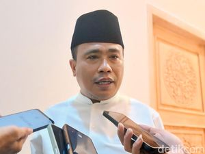 Video Kakanwil Kemenag NTB Minta Maaf Seusai Viral Lempar Mikrofon