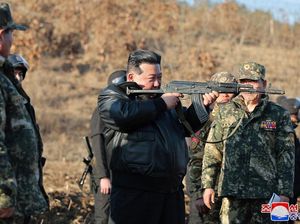 Inspeksi Pangkalan Korut, Kim Jong Un Jajal Senapan-Tuntut Kesiapan Perang