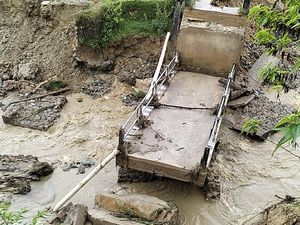 Banjir Bandang Terjang 2 Desa di Nosu Mamasa, Jembatan Putus-Sawah Terendam