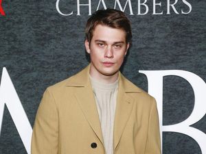 7 Potret Nicholas Galitzine, Lawan Main Anne Hathaway di The Idea of You 7 Potret Nicholas Galitzine, Lawan Main Anne Hathaway di The Idea of You