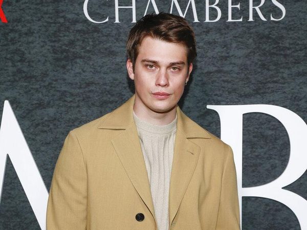 7 Potret Nicholas Galitzine, Lawan Main Anne Hathaway di The Idea of You