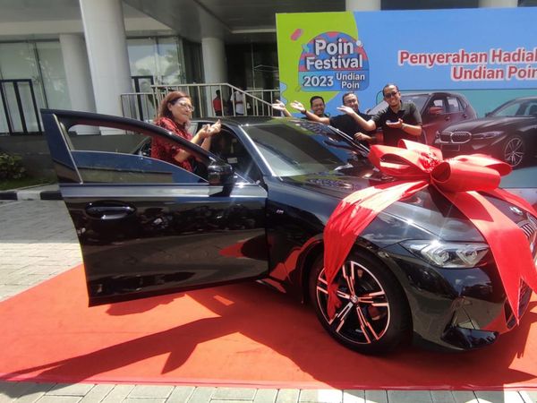 Pelanggan Setia Telkomsel Boyong 1 unit Mobil BMW 320i