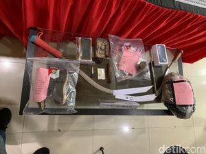 Celurit Panjang Saksi Bisu Tawuran Maut di Mampang Celurit Panjang Saksi Bisu Tawuran Maut di Mampang