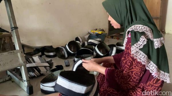 Jelang Ramadan Perajin Songkok di Lamongan Kebanjiran Pesanan