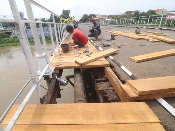 Perawatan Jembatan Lama Kediri yang Berusia 155 Tahun