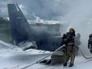 Potret Ngeri Pesawat Jatuh dan Terbakar di Brasil