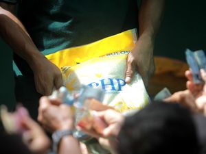 Penyaluran Beras Murah Masih Nunggu Anggaran Cair