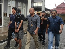 Terobsesi Film Porno, Pria Ini Paksa Pacar Threesome dengan Teman