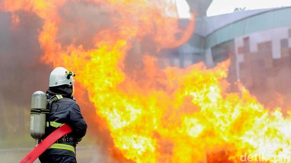 Bandara Banyuwangi Dibakar Demonstran Dalam Simulasi Airport Emergency