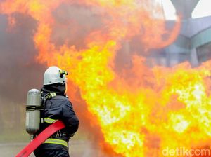 Bandara Banyuwangi Dibakar Demonstran Dalam Simulasi Airport Emergency Bandara Banyuwangi Dibakar Demonstran Dalam Simulasi Airport Emergency