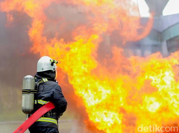 Bandara Banyuwangi Dibakar Demonstran Dalam Simulasi Airport Emergency