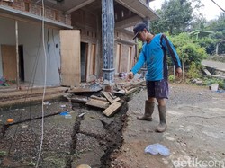 Tanah Gerak Rusak 12 Rumah di Perbukitan Wonosalam Jombang