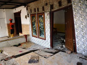 Waspada! Ini Tanda-Tanda dan Langkah Antisipasi Bencana Tanah Bergerak Waspada! Ini Tanda-Tanda dan Langkah Antisipasi Bencana Tanah Bergerak