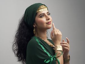 Tasha Bouslama Rilis Habibi dengan Paduan Arab Modern Tasha Bouslama Rilis Habibi dengan Paduan Arab Modern