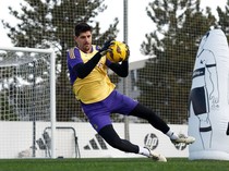 Courtois Apes Betul, Belum Comeback Sudah Cedera Lagi