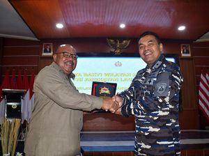 TNI AL Gelar Karya Bakti di Jayapura