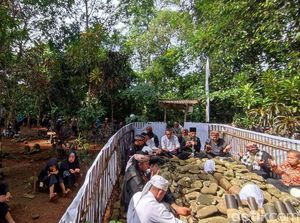 Potret Sakralnya Tradisi Nadran di Situs Ki Buyut Mangun Tapa Ciamis Potret Sakralnya Tradisi Nadran di Situs Ki Buyut Mangun Tapa Ciamis