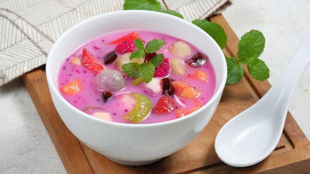 Es buah or sop buah-is an Indonesian iced fruit cocktail dessert. This cold and sweet beverage is made of diced fruits mixed with shaved ice or ice cubes, and sweetened with liquid sugar or syrup