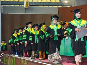Kompak! 16 Wisudawan Pascasarjana UI Raih Summa Cum Laude & IPK 4 Kompak! 16 Wisudawan Pascasarjana UI Raih Summa Cum Laude & IPK 4