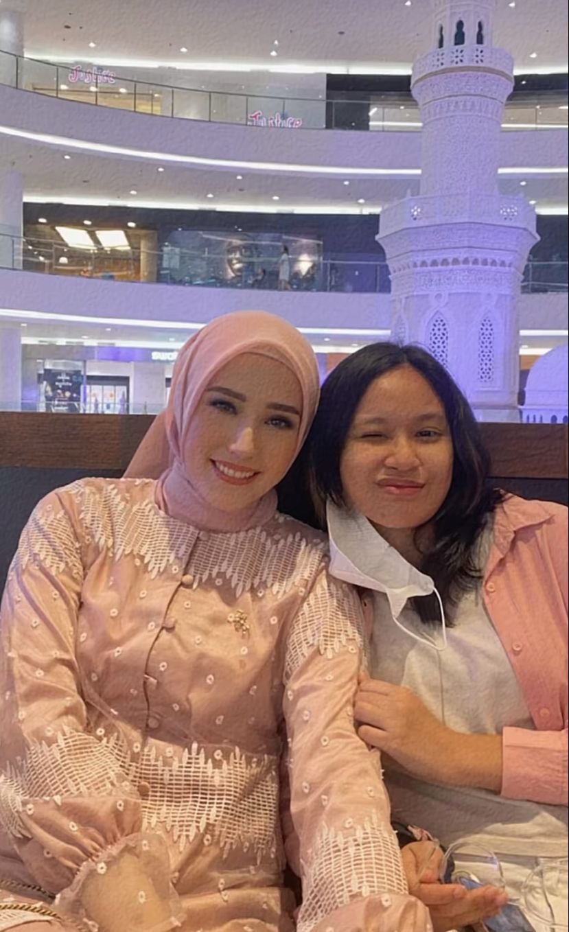 Adelia Pasha dan Shakiena Azalea