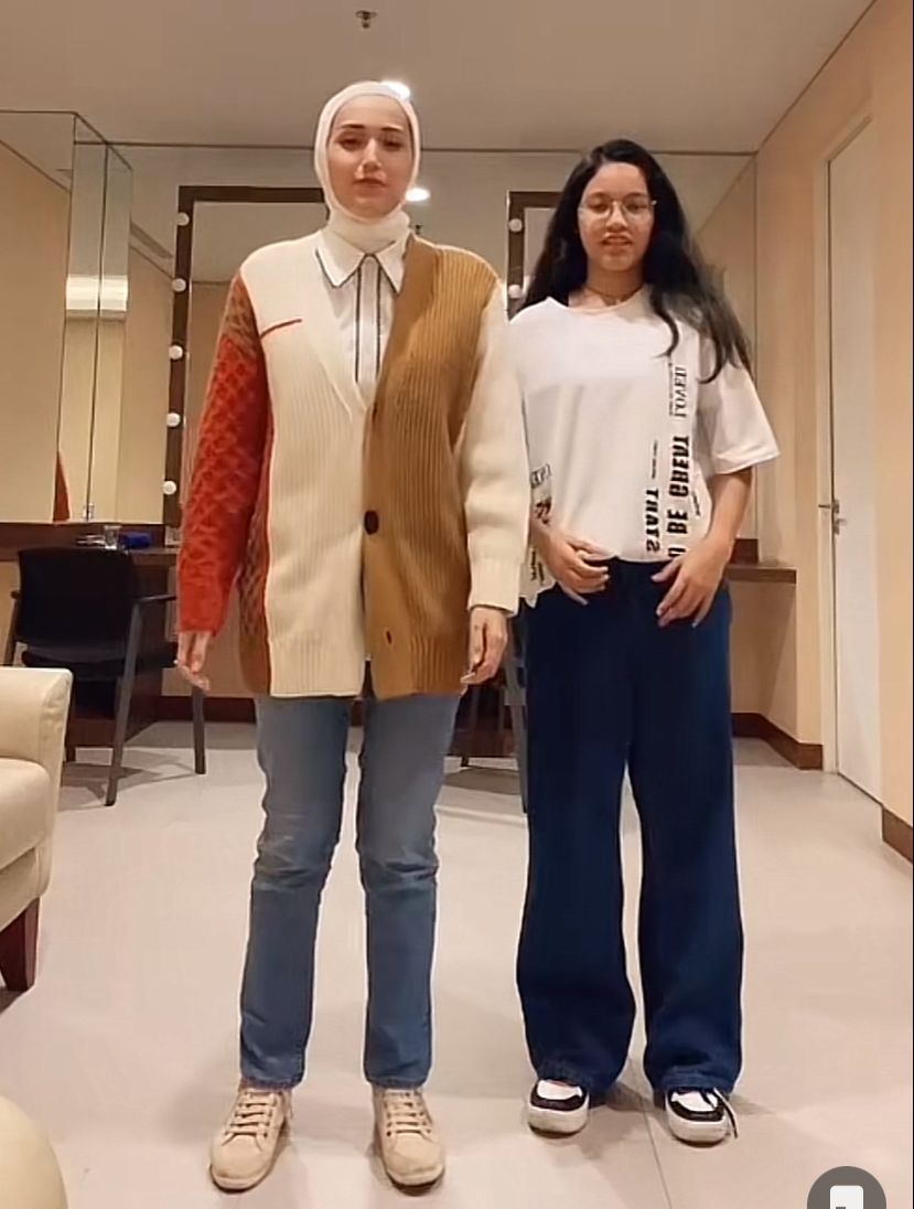 Adelia Pasha dan Shakiena Azalea