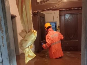 Banjir Langganan Rendam Desa-desa di Pasuruan, Ketinggian hingga 130 Cm