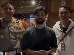 Bule Naik Motor Telanjang Dada di Sleman Tertangkap, Ini Pengakuannya