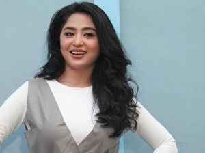Maaf dari Mulut Dewi Perssik gegara Lagu India Maaf dari Mulut Dewi Perssik gegara Lagu India