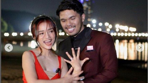 Momen Thariq beri kado di ulang tahun Fuji