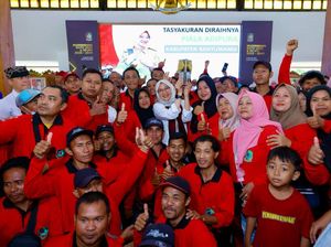 Gaya Bupati Ipuk Pesta Piala Adipura, Tasyakuran Bareng Pahlawan Kebersihan Gaya Bupati Ipuk Pesta Piala Adipura, Tasyakuran Bareng Pahlawan Kebersihan