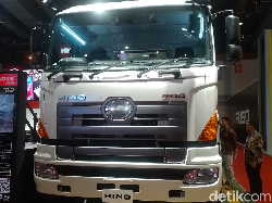 Hino Gandeng Pemkot Tangerang Lakukan Uji Berkala Truk dan Bus