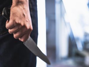 Serangan Brutal Bandar Ganja di Lahat: 1 Polisi Gugur, 2 Luka Tusuk Serangan Brutal Bandar Ganja di Lahat: 1 Polisi Gugur, 2 Luka Tusuk