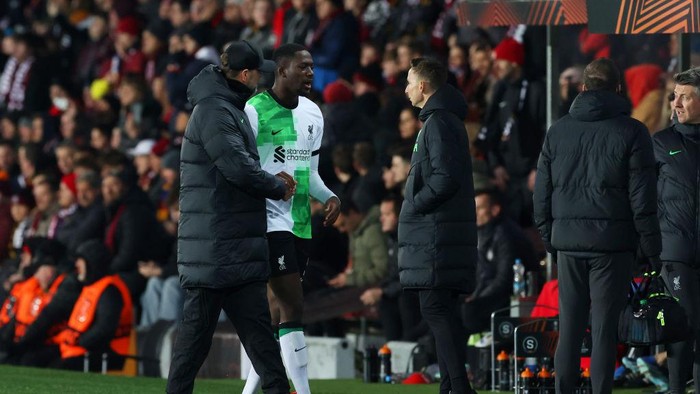 PRAGUE, CZECH REPUBLIC - MARCH 07: Jurgen Klopp, Manager of Liverpool, embraces Ibrahima Konate of Liverpool after he is substituted during the UEFA Europa League 2023/24 round of 16 first leg match between AC Sparta Praha and Liverpool FC at Letna Stadium on March 07, 2024 in Prague, Czech Republic. (Photo by Alexander Hassenstein/Getty Images)