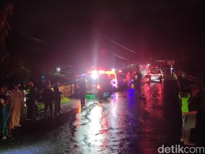 Rombongan SD Terjebak di Bumi Perkemahan Ono Kaline, Begini Evakuasinya Rombongan SD Terjebak di Bumi Perkemahan Ono Kaline, Begini Evakuasinya