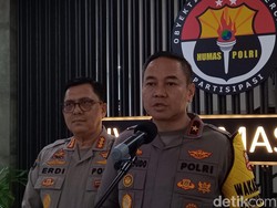 Ayah Kadivhubinter Polri Dimakamkan di Al-Azhar Memorial Karawang