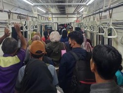 KRL ke Kampung Bandan Anjlok: Penumpang Dievakuasi, Tak Ada Korban