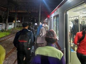Ada Perbaikan Kereta Barang, KRL Tanjung Priok-Ancol Belum Bisa Melintas