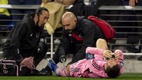 Untung buat Inter Miami, La Pulga masih bisa lanjut bermain. Inter Miami pada akhirnya bisa bikin skor jadi 2-2 lewat gol Luis Suarez.  Foto: USA TODAY Sports via Reuters Con/Steve Roberts