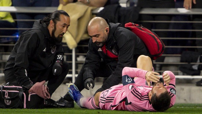 Lionel Messi, Nashville Mar 7, 2024; Nashville, TN, USA; Inter Miami forward Lionel Messi (10) gets looked at by the trainers against the Nashville SC during the second half at GEODIS Park. Mandatory Credit: Steve Roberts-USA TODAY Sports