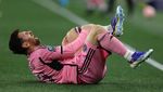 Foto: Momen Messi Terkapar Kesakitan di Atas Lapangan