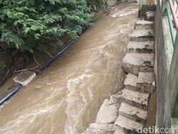 Tim SAR Temukan 2 Jasad Santri yang Hanyut di Bandung