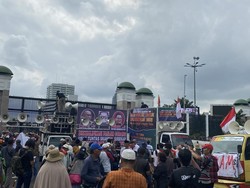 Massa Demo di DPR, Jalan Gatsu Arah Slipi dan Exit Tol Senayan Ditutup